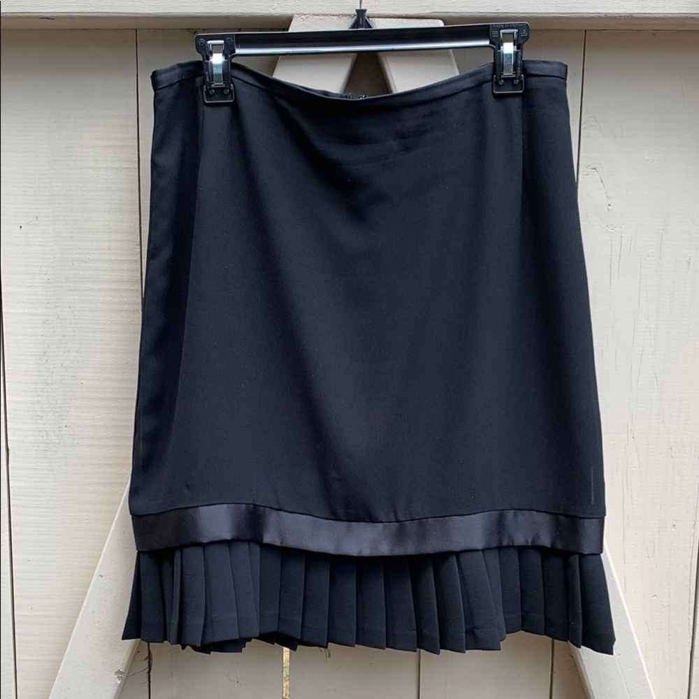 Elegant Black Pleated Skirt